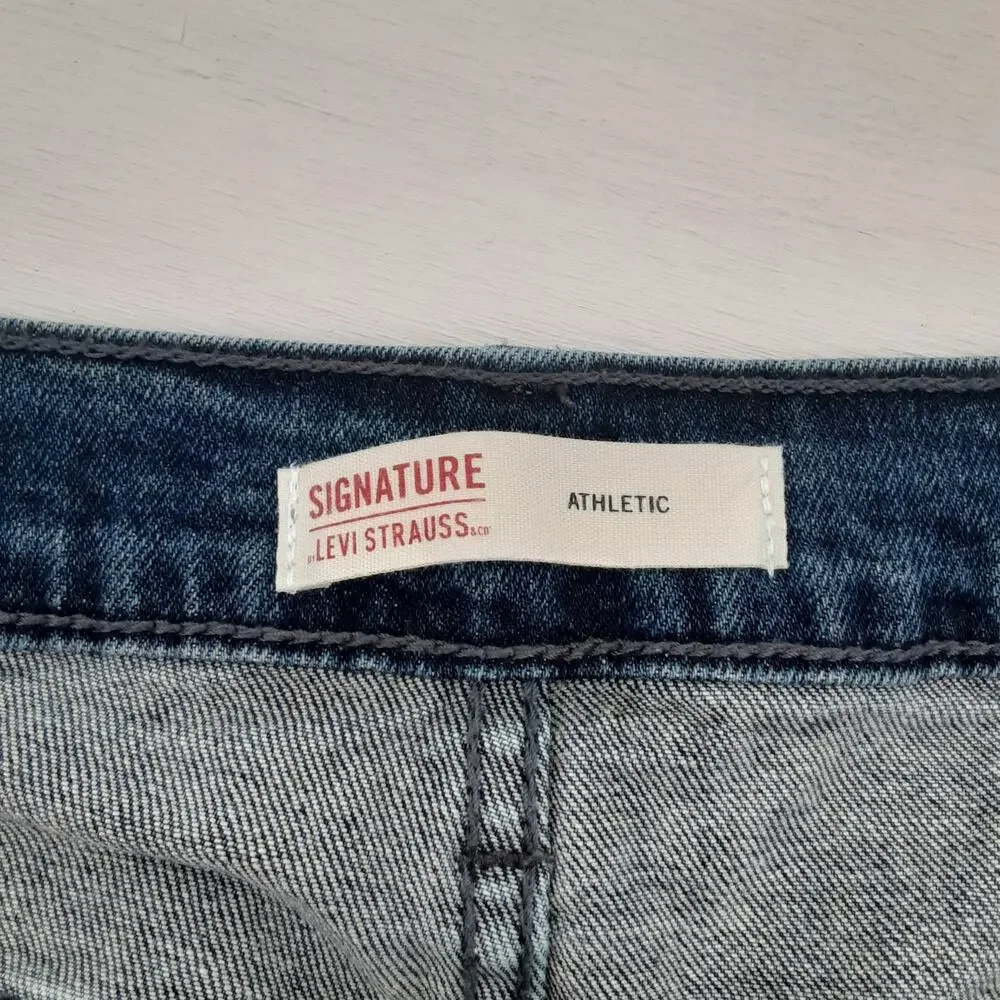 Signature by Levi Strauss measurements shown